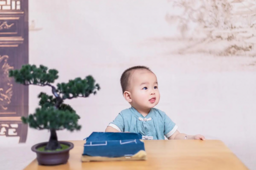 肥城五个月宝宝可以站吗 肥城五个月宝宝可以站吗